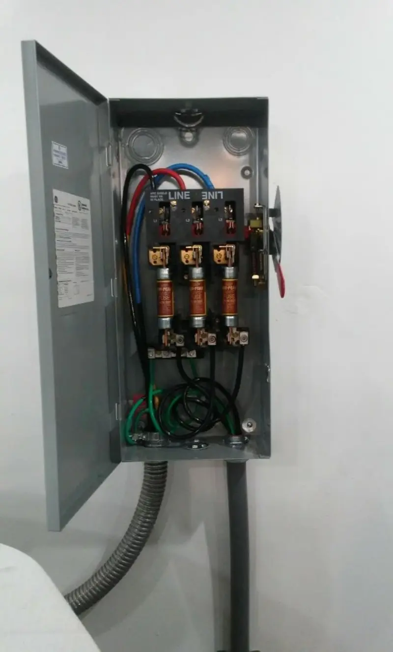 Three-phase disconnect switch installed for Smoke Detector Installation in Ewing